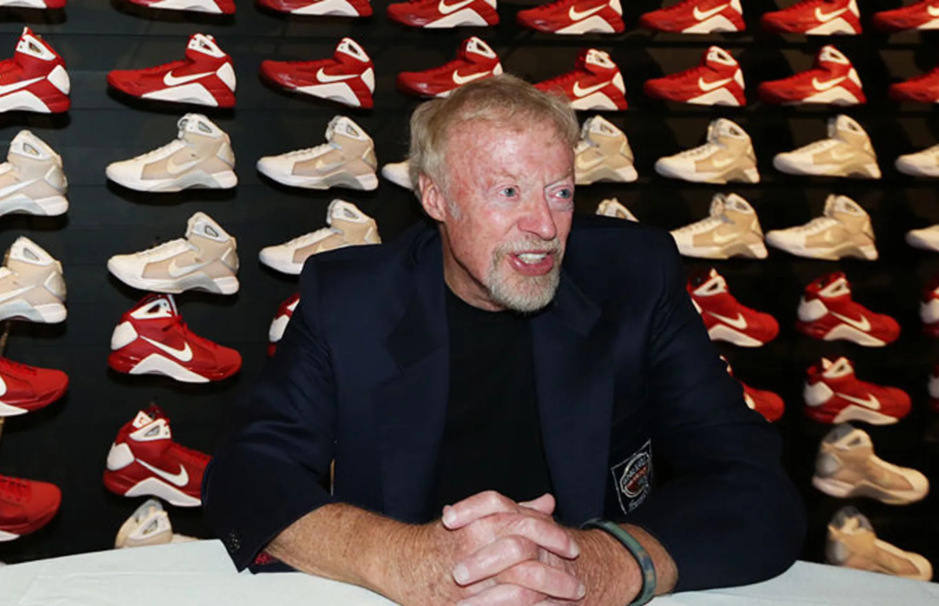 Obsession Is a Brand: Phil Knight and the Relentless Path to Nike